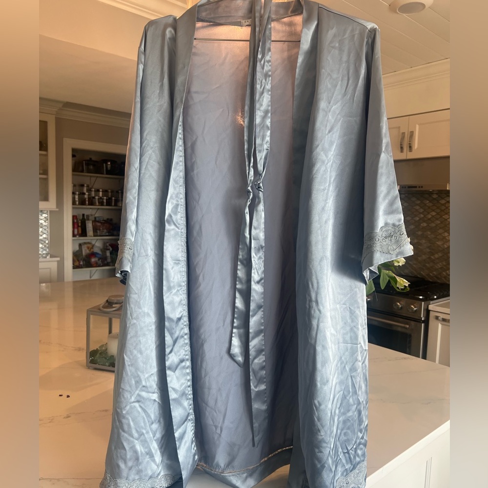 Women’s Satin with Lace Detailing Bath Robe